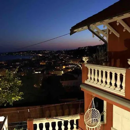 Bellevue فيلة مينتون