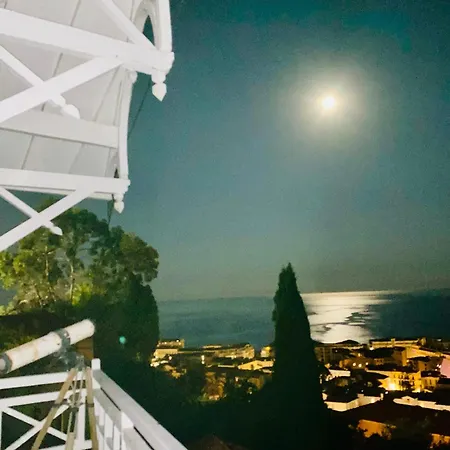 Bellevue فيلة مينتون